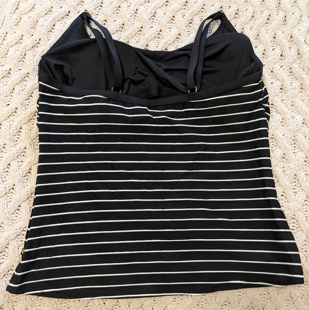 NWOT La Vie En Rose Swim top - Picture 2 of 6